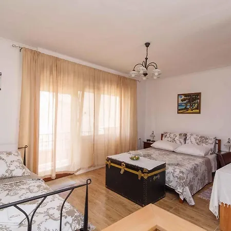 In Saftici 26679 * Grižane