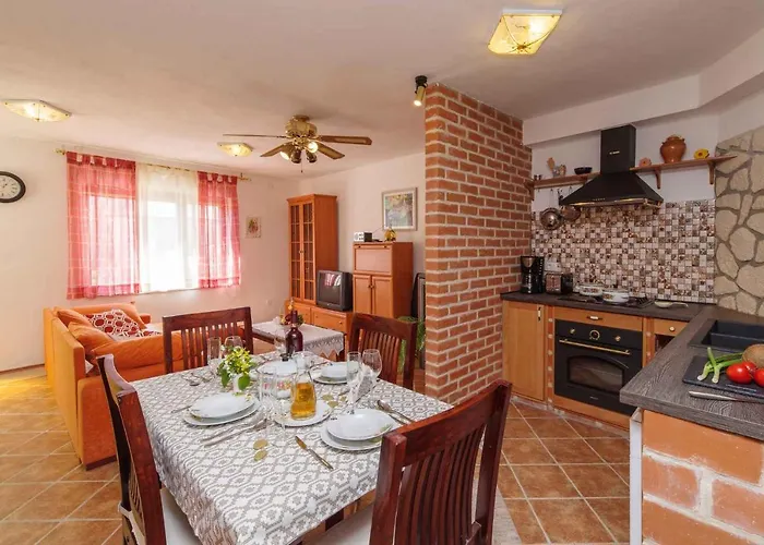 In Saftici 26679 Case de vacanță