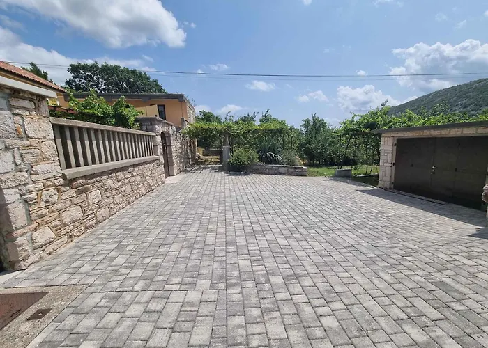 In Saftici 26679 * Grižane